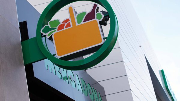 Mercadona anuncia subidas nos prezos do leite dos seus liñais