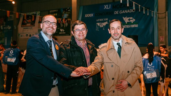 A USC, o Concello de Cospeito e a Moexmu asinan un convenio para a modernización do sistema produtivo e o intercambio de coñecemento