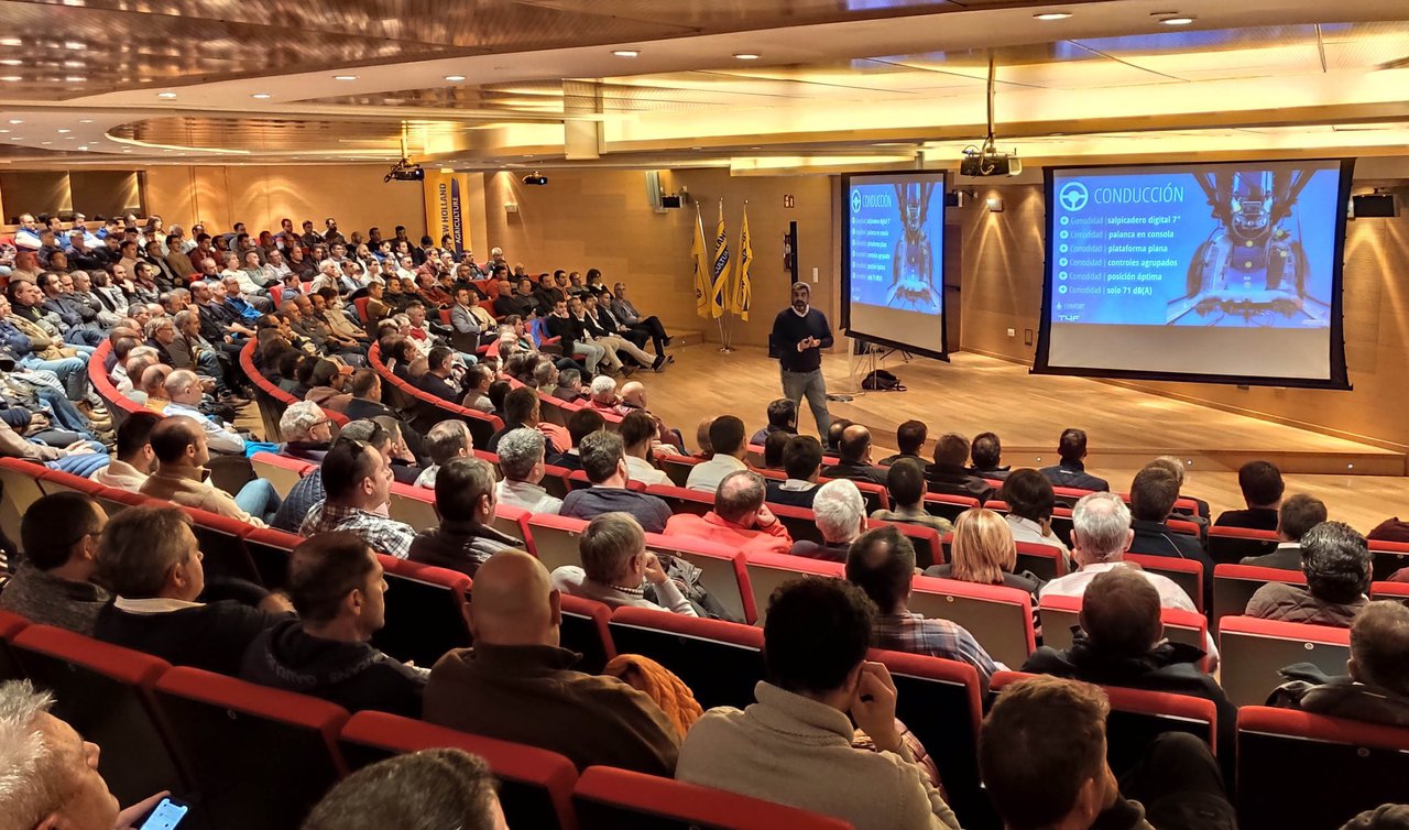 New Holland presenta o T4F en España