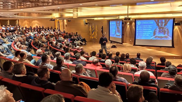 New Holland presenta o T4F en España