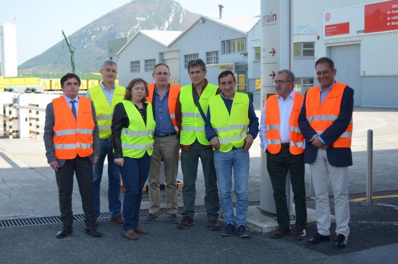 La consejera navarra Isabel Elizalde visita la sede social de Limagrain Ibérica en la comunidad