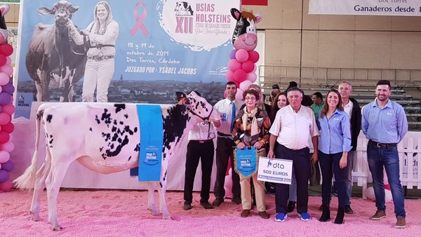 Ysabel Jacobs nombra novilla gran campeona a Copada Emilio Davinia 279
