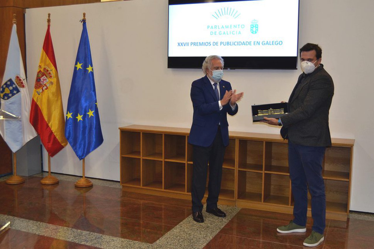 La Xunta premia a Syngenta por sus 69 años de apoyo al gallego con su ‘Almanaque Agrícola ZZ’