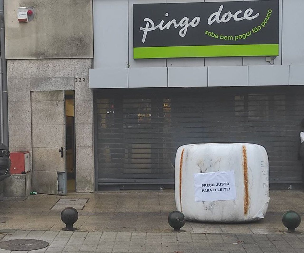 As protestas polo prezo do leite se replican en Portugal, o país peor pagado da UE