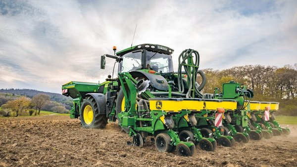 John Deere acelera su crecimiento en España