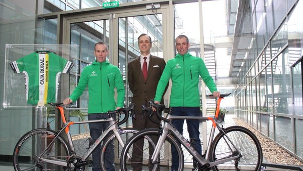 Os ciclistas Aníbal e Esteban Ruiz superan o seu reto solidario coa axuda de Cajas Rurales e Seguros RGA