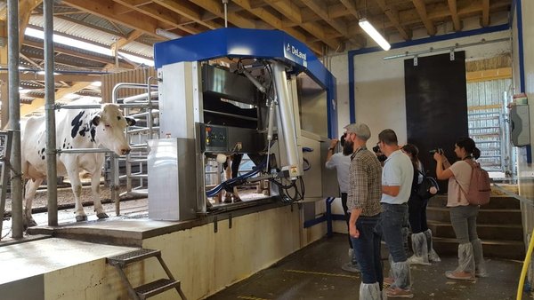 DeLaval presenta en Francia o novo robot VMS V300, o arrimador Optiduo e a app DelPro Companion