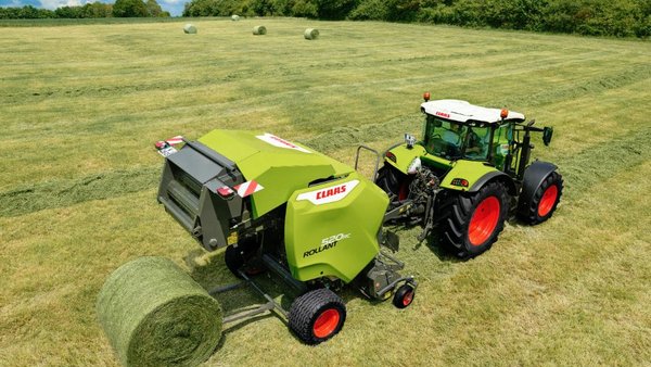 Claas presenta a súa nova Rollant 520