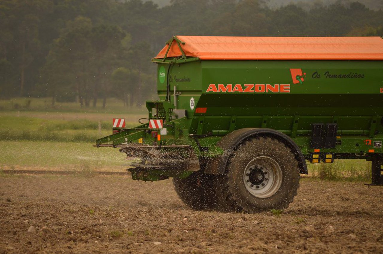 Consideracións sobre a fertilización de pradeira e plan de fertilización de millo