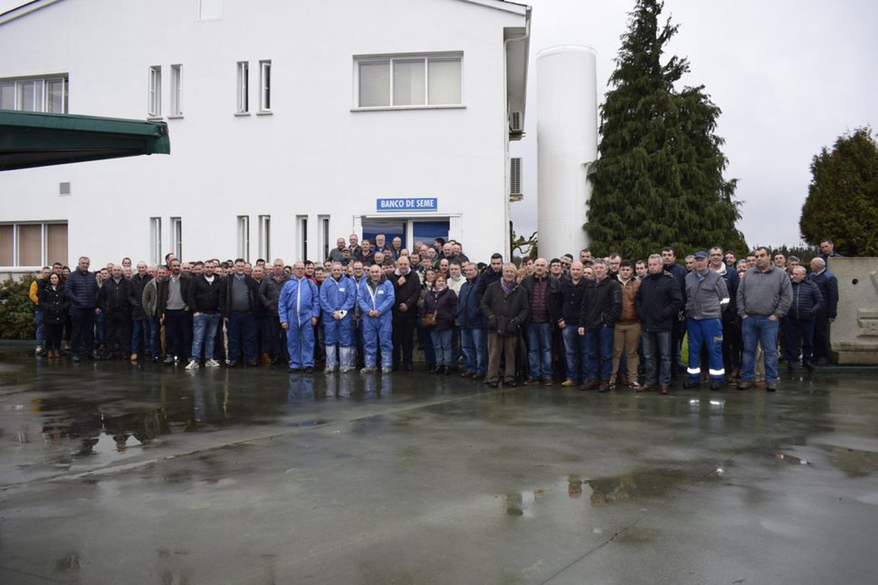 190 gandeiros da Coruña visitan as instalacións de Xenética Fontao