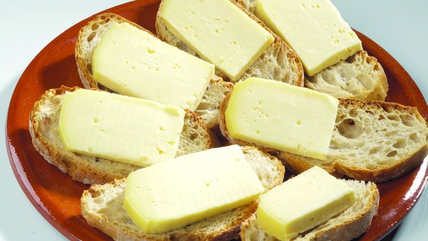 Entre 1 e 5 racións de lácteos ao día é a recomendación das guías alimentarias recoñecidas pola FAO e a OMS