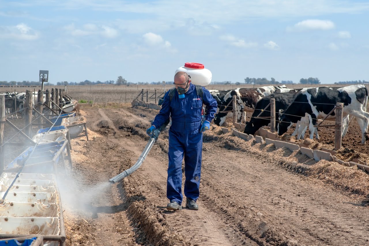 Combater as moscas de maneira sustentable en lugares de difícil acceso, parques, xardíns e clubs tamén é posible