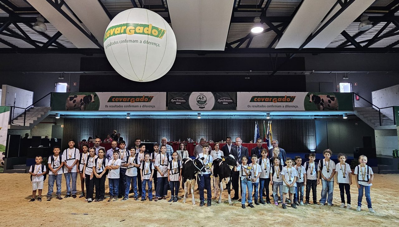 Victoria para Juliana Pinho Rebimbas y Rodrigo Silva Campos en el Concurso de Jóvenes Manejadores