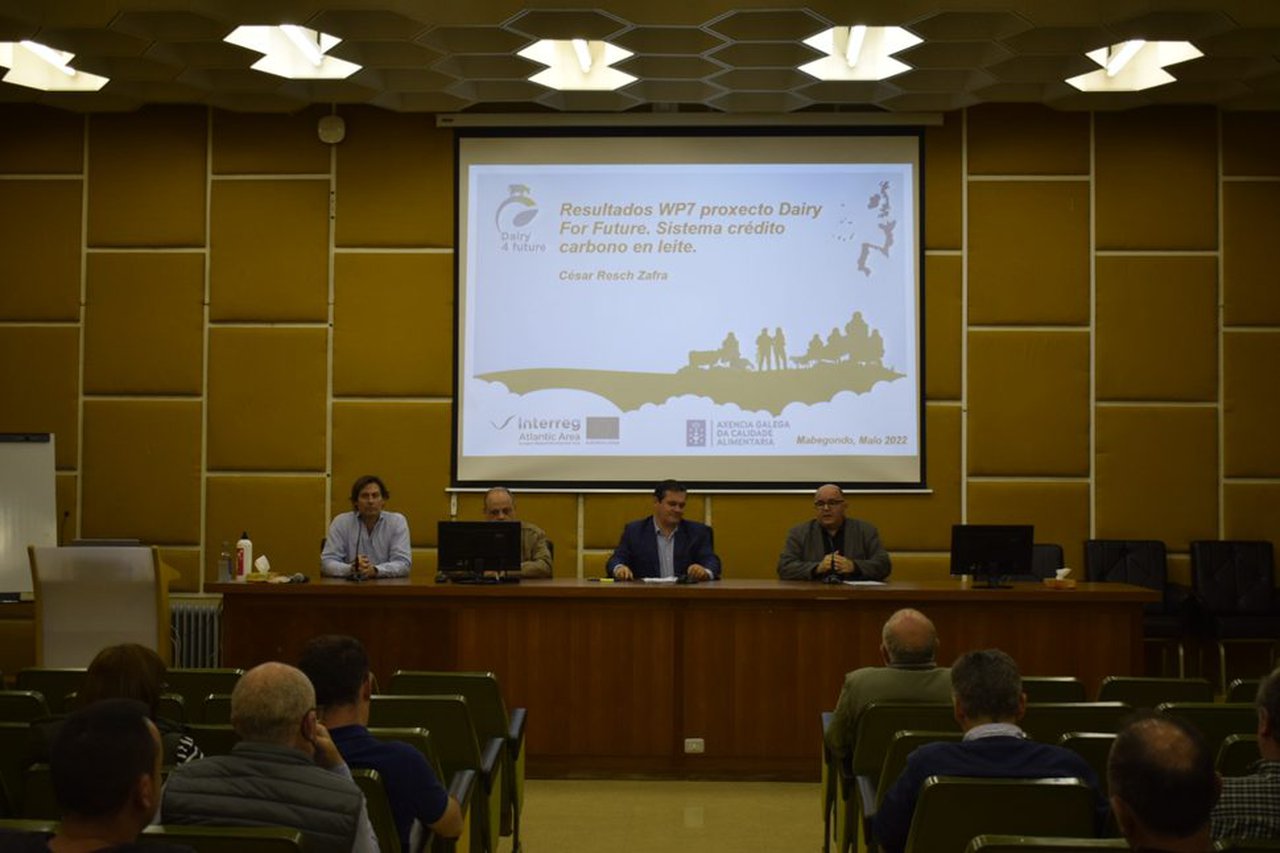 O CIAM dá a coñecer os sus últimos avances para o sector leiteiro a gandeiros galegos