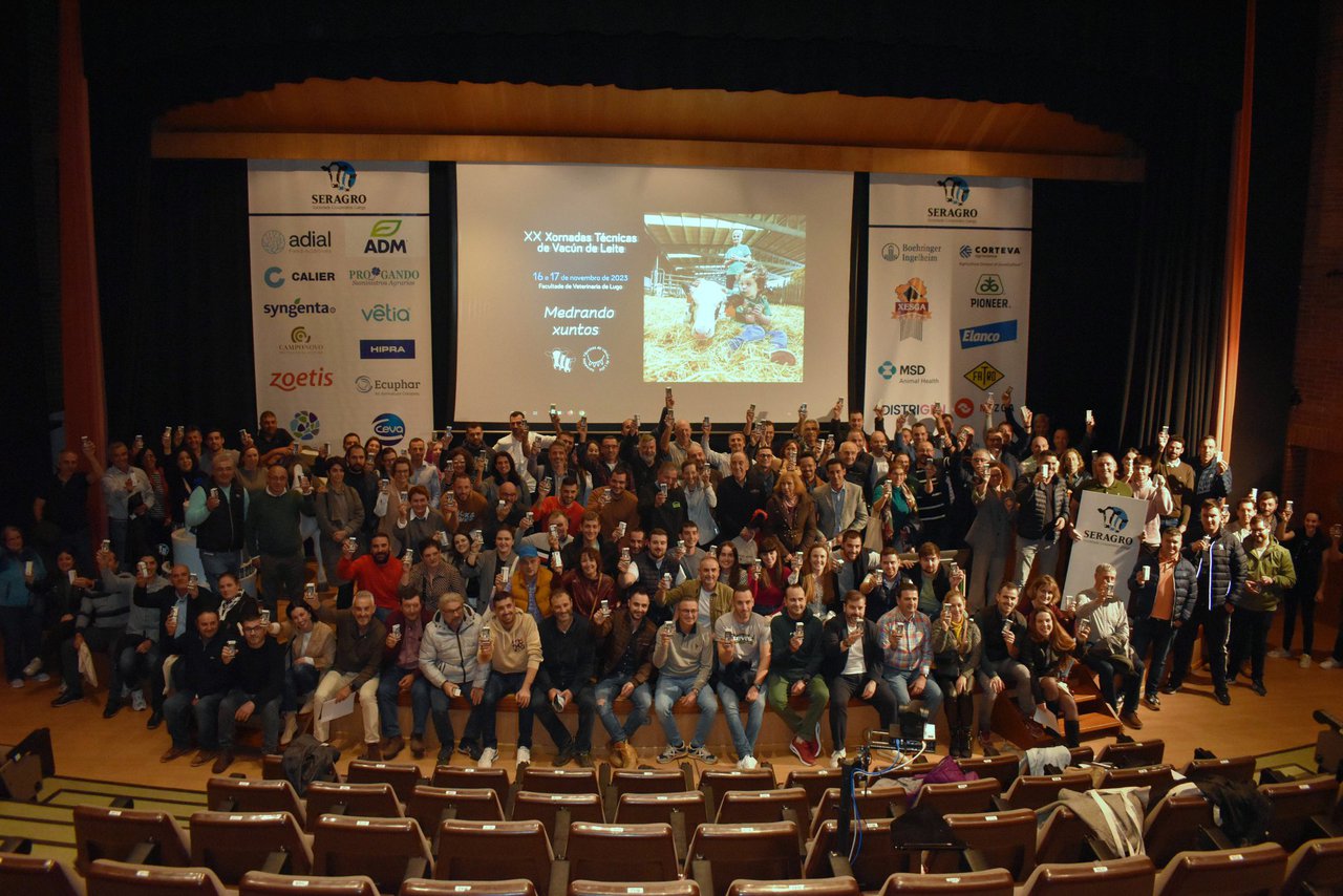 O tradicional brinde do leite clausura as XX Xornadas Técnicas de Vacún de Leite de Seragro