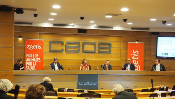 Zoetis congregou a uns 200 participantes no coloquio sobre o One Health